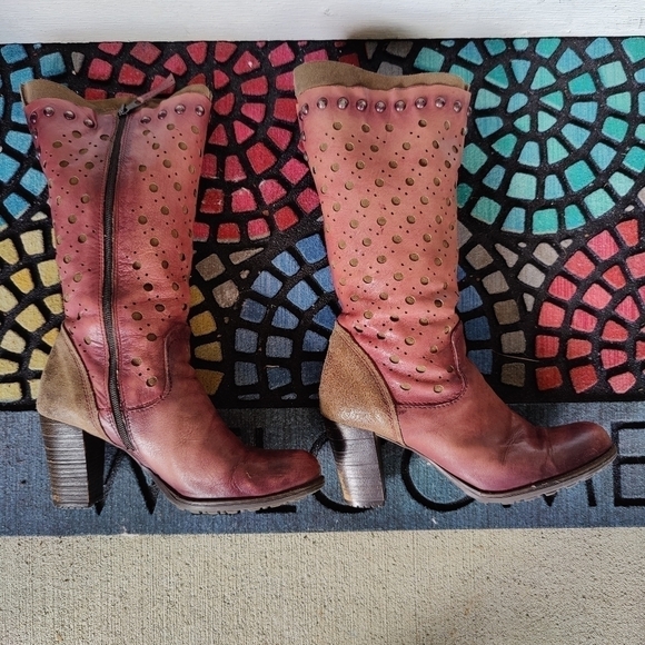 MJUS Italian Studded Red Brown Leather Heel Boots Textured Cut Outs Size 38 US 8 - Picture 8 of 15